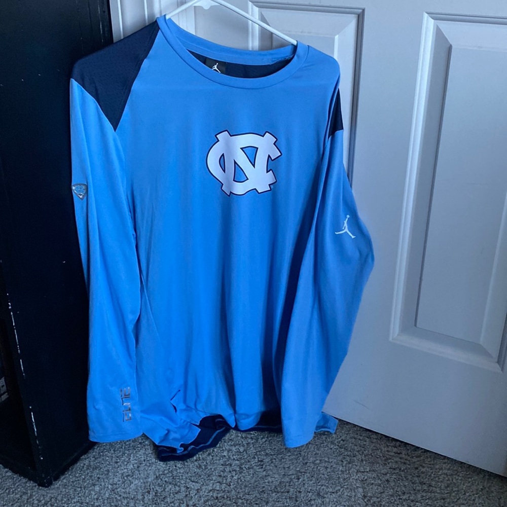 Long sleeve North Carolina basketball shoot around shirt